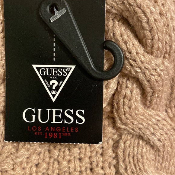 Guess - Picture 3 of 4